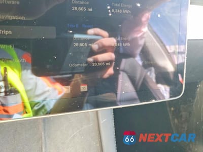 Zdjęcie 9 z 14 samochodu: 2024 TESLA MODEL Y VIN:7SAYGDED8RF156175 - miniatura