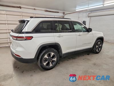 Trzecie zdjęcie samochodu z tyłu: 2024 JEEP GRAND CHEROKEE LIMITED 4XE VIN:1C4RJYB62RC129437 - miniatura