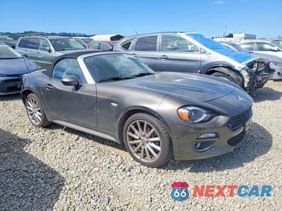 Czwarte zdjęcie samochodu z boku: 2017 FIAT 124 SPIDER CLASSICA VIN:JC1NFAEK2H0104003 - miniatura
