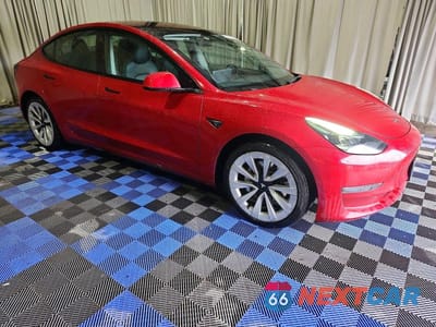 Czwarte zdjęcie samochodu z boku: 2022 TESLA MODEL 3 VIN:5YJ3E1EA8NF369803 - miniatura
