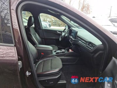 Piąte zdjęcie samochodu w środku: 2023 FORD ESCAPE ST LINE SELECT VIN:1FMCU9NA8PUB45082 - miniatura