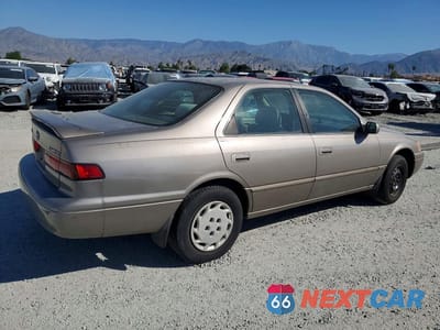 Trzecie zdjęcie samochodu z tyłu: 1999 TOYOTA CAMRY VIN:4T1BG22K9XU879639 - miniatura