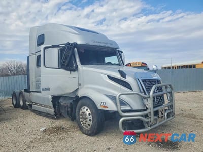 2020 VOLVO VNL SEMI TRUCK 4V4NC9EJ9LN213463 - główne zdjęcie licytacji z USA - miniatura