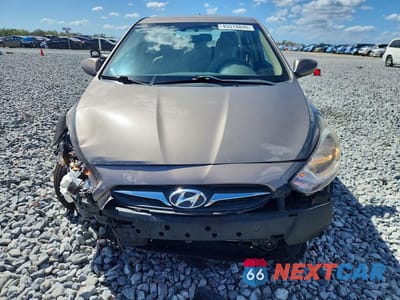 Piąte zdjęcie samochodu w środku: 2014 HYUNDAI ACCENT GLS VIN:KMHCT4AE4EU669891 - miniatura