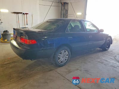 Trzecie zdjęcie samochodu z tyłu: 2001 TOYOTA CAMRY LE VIN:4T1BG22K31U037015 - miniatura