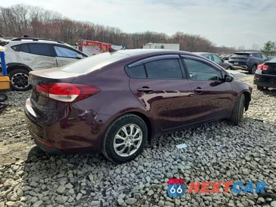 Trzecie zdjęcie samochodu z tyłu: 2017 KIA FORTE LX VIN:3KPFL4A76HE143316 - miniatura