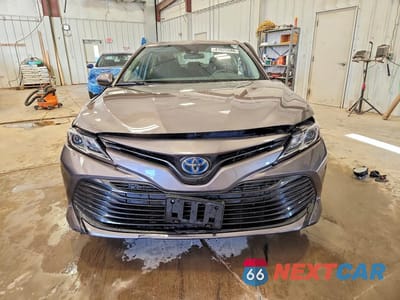 Piąte zdjęcie samochodu w środku: 2020 TOYOTA CAMRY HYBRID LE VIN:4T1C31AK4LU532855 - miniatura