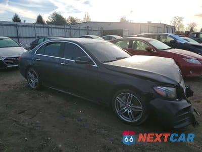 Czwarte zdjęcie samochodu z boku: 2019 MERCEDES-BENZ E 300 4MATIC VIN:WDDZF4KB4KA690561 - miniatura