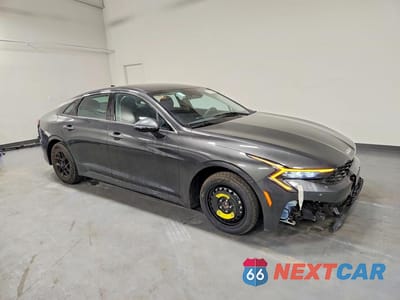 Czwarte zdjęcie samochodu z boku: 2025 KIA K5 LXS VIN:KNAG24J70S5346760 - miniatura