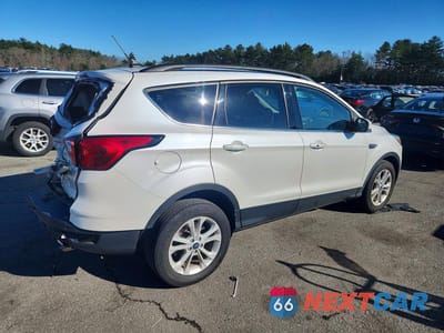 Trzecie zdjęcie samochodu z tyłu: 2019 FORD ESCAPE SEL VIN:1FMCU9HD2KUB17731 - miniatura