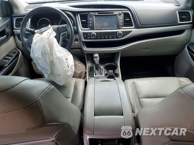 Zdjęcie 8 z 13 samochodu: 2018 TOYOTA HIGHLANDER XLE VIN:5TDJZRFH0JS841973 - miniatura