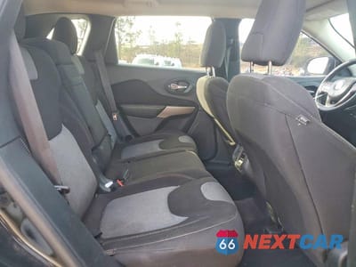 Zdjęcie 10 z 12 samochodu: 2018 JEEP CHEROKEE LATITUDE VIN:1C4PJLCB0JD615197 - miniatura