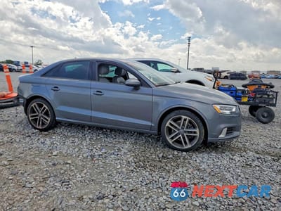 Czwarte zdjęcie samochodu z boku: 2017 AUDI A3 PREMIUM VIN:WAUAUGFF3H1052318 - miniatura