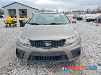 Piąte zdjęcie samochodu w środku: 2010 KIA FORTE KOUP EX VIN:KNAFU6A20A5252320 - miniatura