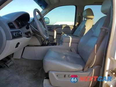 Zdjęcie 7 z 13 samochodu: 2012 CHEVROLET SUBURBAN K1500 LTZ VIN:1GNSKKE77CR174658 - miniatura