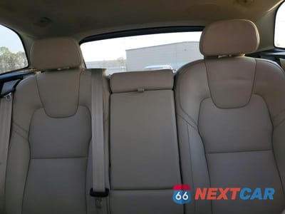 Zdjęcie 10 z 13 samochodu: 2024 VOLVO XC60 ULTIMATE VIN:YV4H60DM9R1859350 - miniatura