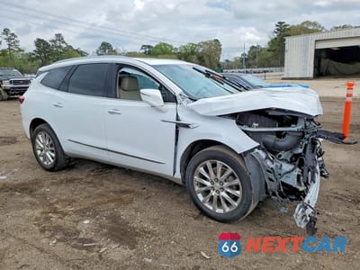 Czwarte zdjęcie samochodu z boku: 2020 BUICK ENCLAVE PREMIUM VIN:5GAERCKW0LJ210869 - miniatura