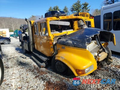 Czwarte zdjęcie samochodu z boku: 2002 INTERNATIONAL 4700 UTILITY / SERVICE TRUCK VIN:1HTSCABM02H557147 - miniatura