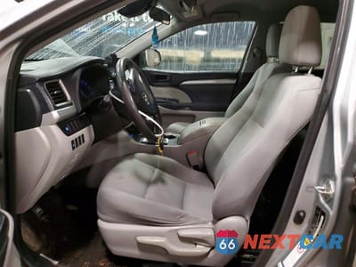 Zdjęcie 7 z 13 samochodu: 2017 TOYOTA HIGHLANDER LE VIN:5TDBZRFH2HS382461 - miniatura