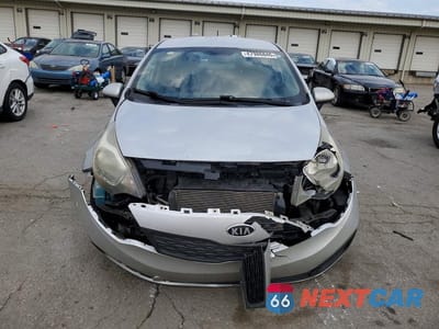 Piąte zdjęcie samochodu w środku: 2013 KIA RIO LX VIN:KNADM4A31D6107077 - miniatura