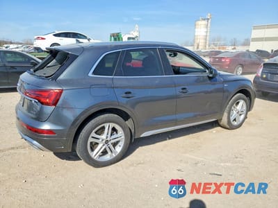 Trzecie zdjęcie samochodu z tyłu: 2024 AUDI Q5 E PREMIUM PLUS 55 VIN:WA1E2AFY3R2129705 - miniatura