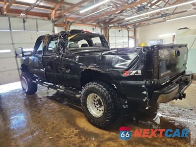 Drugie zdjęcie samochodu z przodu: 2004 CHEVROLET SILVERADO K1500 VIN:1GCEK19T74E104707 - miniatura