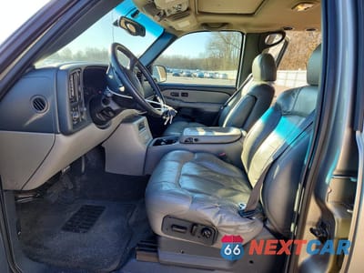 Zdjęcie 7 z 13 samochodu: 2002 CHEVROLET SUBURBAN C1500 VIN:3GNEC16Z42G286658 - miniatura