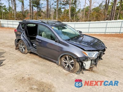 Czwarte zdjęcie samochodu z boku: 2018 TOYOTA RAV4 XLE VIN:JTMRFREV0JJ252180 - miniatura
