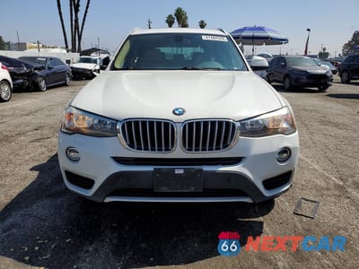 Piąte zdjęcie samochodu w środku: 2017 BMW X3 SDRIVE28I VIN:5UXWZ7C34H0V87098 - miniatura