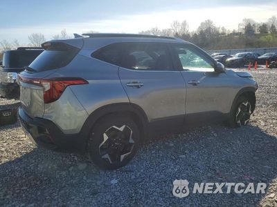 Trzecie zdjęcie samochodu z tyłu: 2024 KIA SELTOS EX VIN:KNDERCAA0R7652531 - miniatura