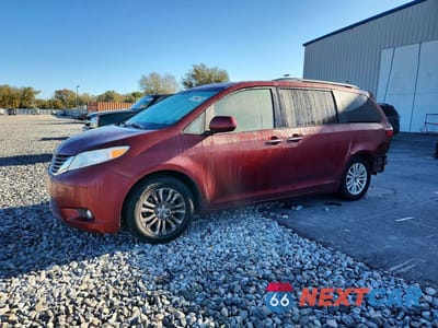 2016 TOYOTA SIENNA XLE 8-PASSENGER 5TDYK3DC4GS704678 - główne zdjęcie licytacji z USA - miniatura