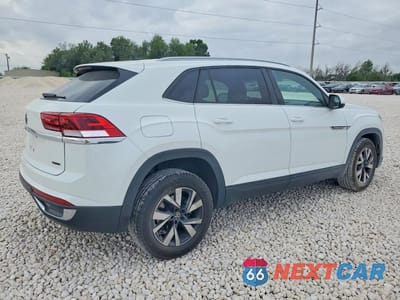 Trzecie zdjęcie samochodu z tyłu: 2021 VOLKSWAGEN ATLAS CROSS SPORT SE VIN:1V2LC2CAXMC239966 - miniatura
