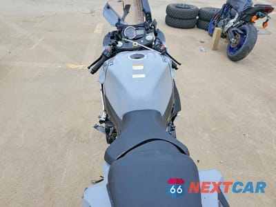 Zdjęcie 6 z 10 samochodu: 2022 SUZUKI GSX-R600 VIN:JS1GN7FA0N7100939 - miniatura