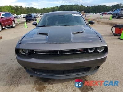 Piąte zdjęcie samochodu w środku: 2015 DODGE CHALLENGER SXT VIN:2C3CDZAT8FH758157 - miniatura