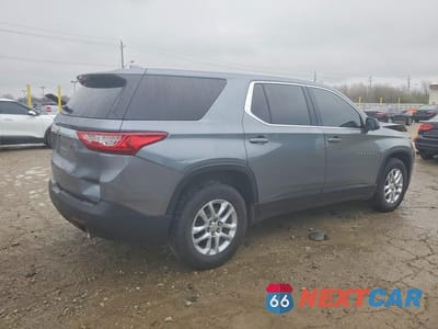 Trzecie zdjęcie samochodu z tyłu: 2020 CHEVROLET TRAVERSE LS VIN:1GNERFKWXLJ245796 - miniatura