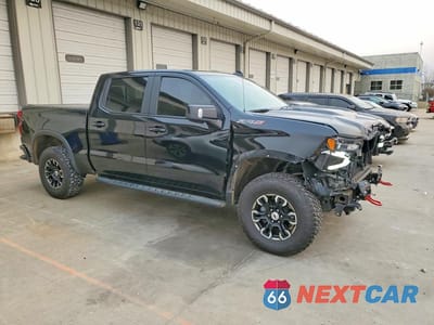Czwarte zdjęcie samochodu z boku: 2022 CHEVROLET SILVERADO K1500 ZR2 VIN:3GCUDHEL0NG631650 - miniatura