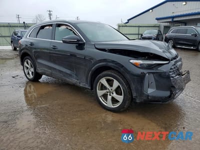 Czwarte zdjęcie samochodu z boku: 2025 AUDI Q5 PREMIUM PLUS VIN:WA12AAGU6S2014216 - miniatura