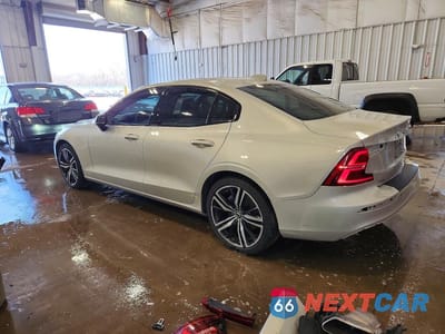 Drugie zdjęcie samochodu z przodu: 2021 VOLVO S60 T5 R-DESIGN VIN:7JR102TM5MG122804 - miniatura