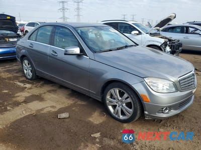 Czwarte zdjęcie samochodu z boku: 2011 MERCEDES-BENZ C 300 4MATIC VIN:WDDGF8BB0BR140421 - miniatura