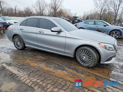 Czwarte zdjęcie samochodu z boku: 2015 MERCEDES-BENZ C 300 4MATIC VIN:55SWF4KB4FU026172 - miniatura