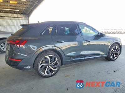 Trzecie zdjęcie samochodu z tyłu: 2024 AUDI Q8 E-TRON PREMIUM PLUS VIN:WA15AAGE1RB045535 - miniatura