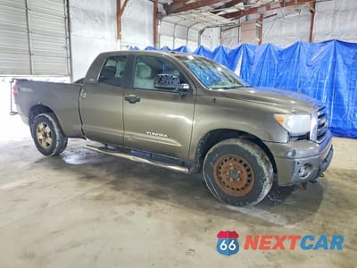 Czwarte zdjęcie samochodu z boku: 2010 TOYOTA TUNDRA GRADE VIN:5TFUM5F16AX012424 - miniatura