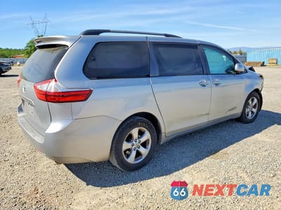 Trzecie zdjęcie samochodu z tyłu: 2016 TOYOTA SIENNA VIN:5TDKK3DC1GS745324 - miniatura