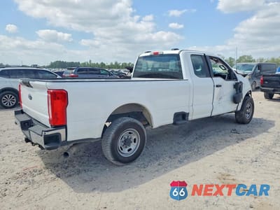 Trzecie zdjęcie samochodu z tyłu: 2024 FORD F250 SUPER DUTY VIN:1FT8X2AA9REF12115 - miniatura