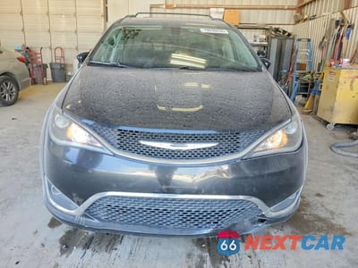 Piąte zdjęcie samochodu w środku: 2017 CHRYSLER PACIFICA TOURING L VIN:2C4RC1BG5HR526723 - miniatura