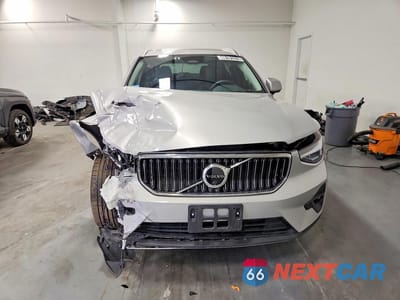 Piąte zdjęcie samochodu w środku: 2025 VOLVO XC40 PLUS VIN:YV4L12UE6S2600778 - miniatura