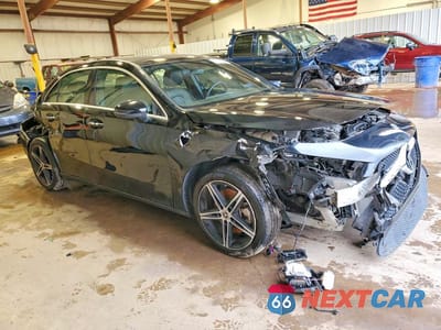 Czwarte zdjęcie samochodu z boku: 2021 MERCEDES-BENZ A 220 4MATIC VIN:W1K3G4FB6MJ305033 - miniatura