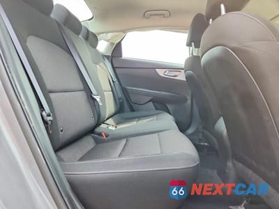 Zdjęcie 10 z 12 samochodu: 2023 KIA FORTE LXS VIN:3KPF24AD4PE688454 - miniatura