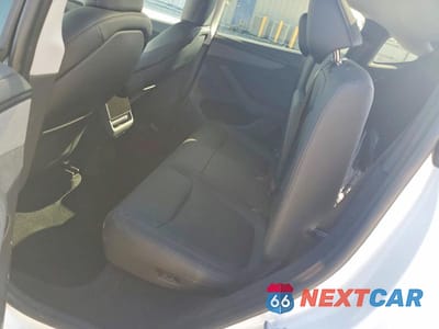 Zdjęcie 10 z 12 samochodu: 2026 TESLA MODEL Y VIN:7SAYGDEE6TA412391 - miniatura