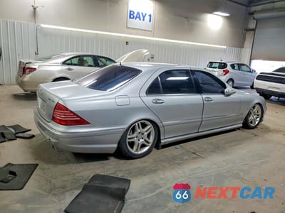 Trzecie zdjęcie samochodu z tyłu: 2003 MERCEDES-BENZ S 55 AMG VIN:WDBNG74J23A375222 - miniatura